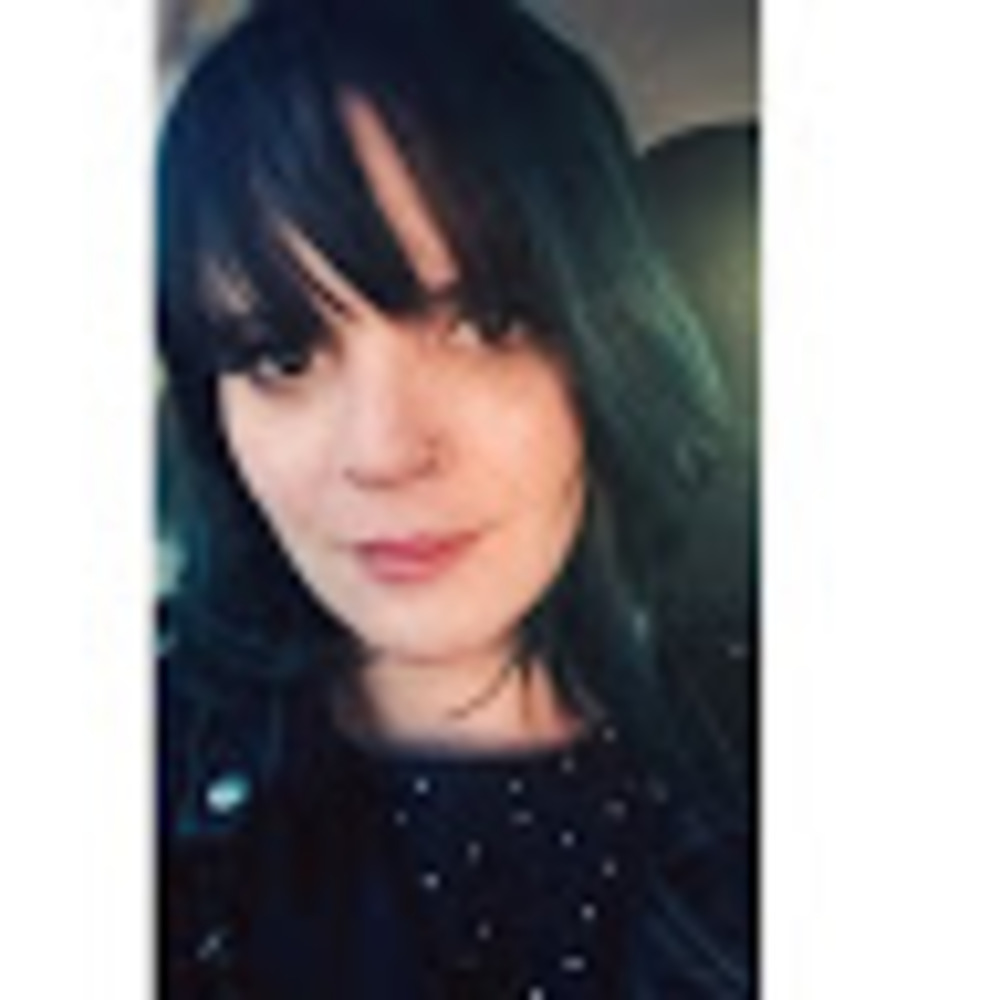 Meet your Posher, Larissa